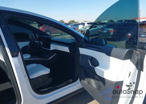 2022 Tesla Model X Plaid Tri Motor All-Wheel Drive z USA, uszkodzony, nr VIN 7SAXCBE68NF331760